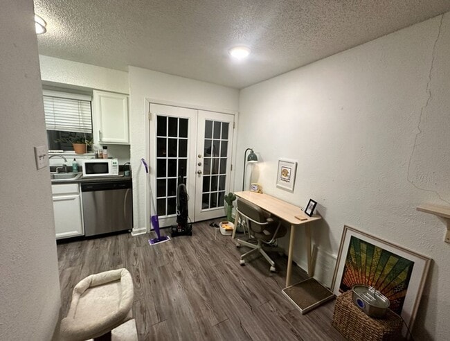 Building Photo - 2bd/1ba Townhome - South Lamar - Close to Downtown - Fenced Patio - $1450