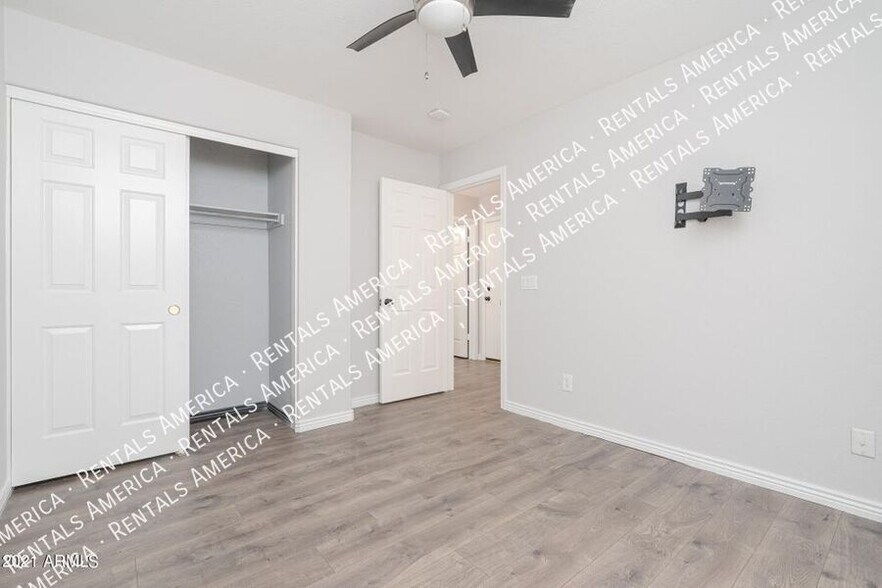 Building Photo - 6013 S Danielson Way