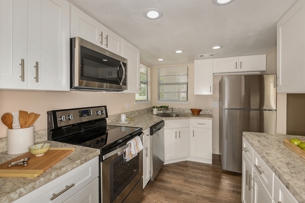 Kitchen - Villas At Blue Cove Apartments