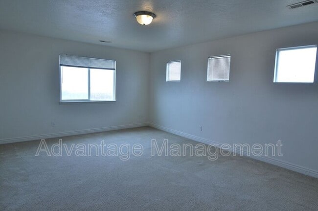 Building Photo - 4044 S Lake Vista Dr