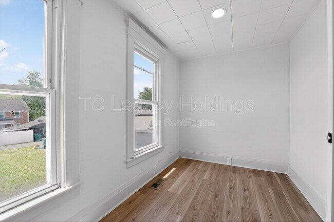 Building Photo - 2113 Goff Ave