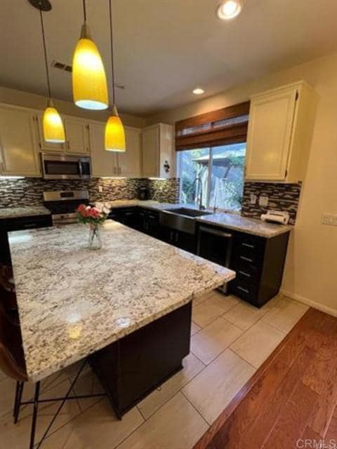 Building Photo - 1575 Moonbeam Ln