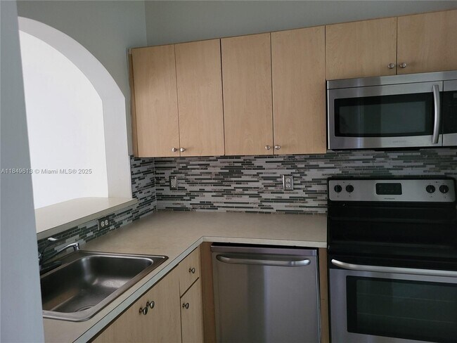 Building Photo - 1250 SE 28th Ct