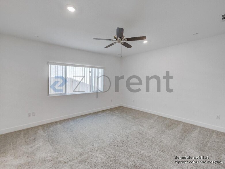 Building Photo - Unit