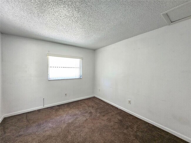 Building Photo - 209 Northwest Jefferson Cir N