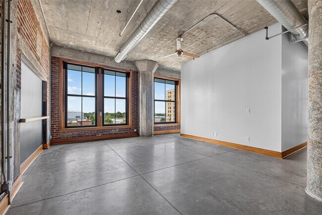 Building Photo - 1601 Washington Ave
