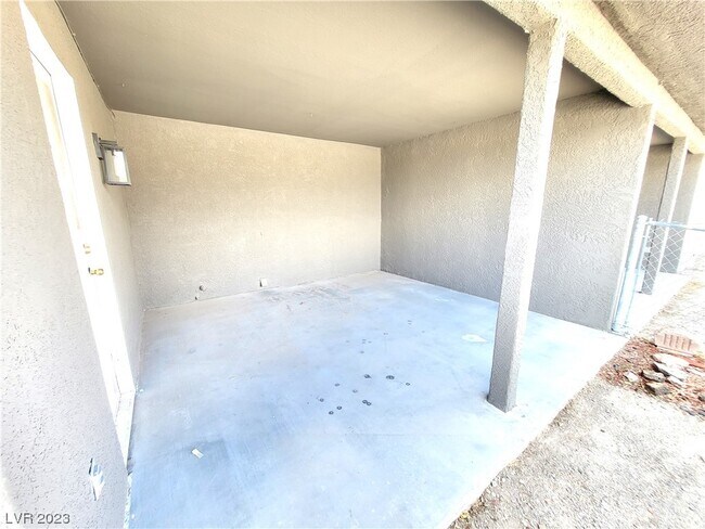 Building Photo - 1141 Sixshooter Ave