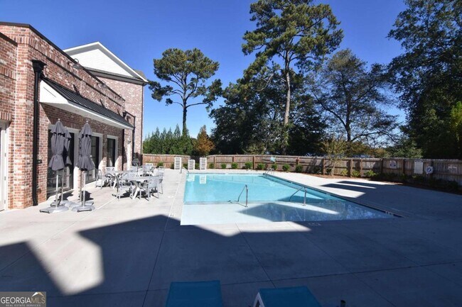 Building Photo - 469 Burton Dr