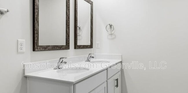 Building Photo - 777 Embark Cir