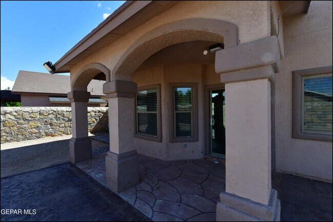 Building Photo - 3257 Sunset Point Dr