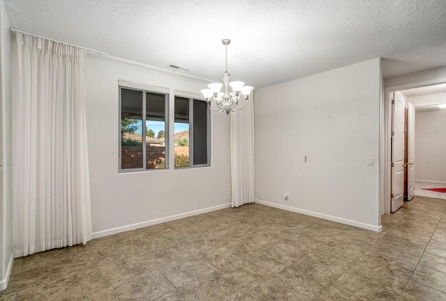 Building Photo - Washington Fields Home with Casita!