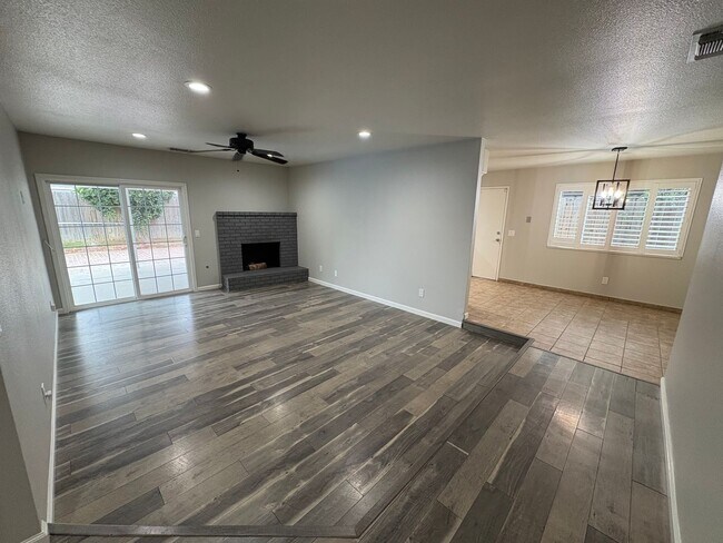 Building Photo - SW Visalia Home with Pool Available Now!