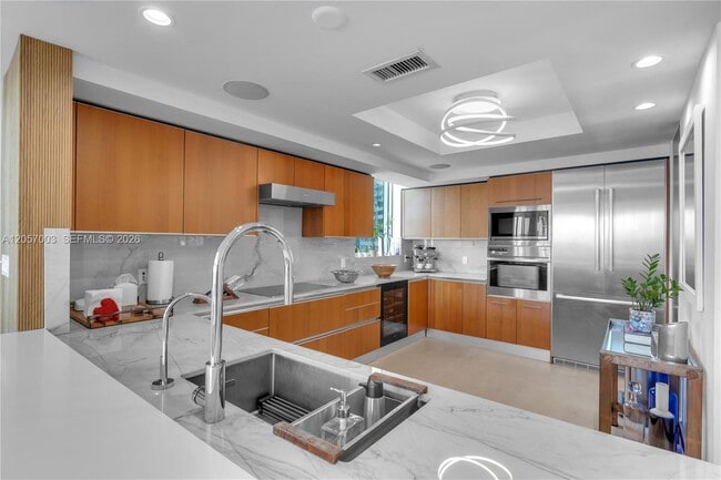 Building Photo - 1331 Brickell Bay Dr