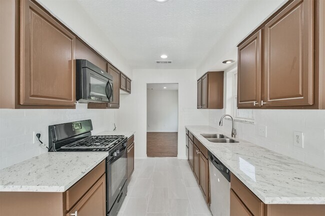 Building Photo - 9719 Halkirk St
