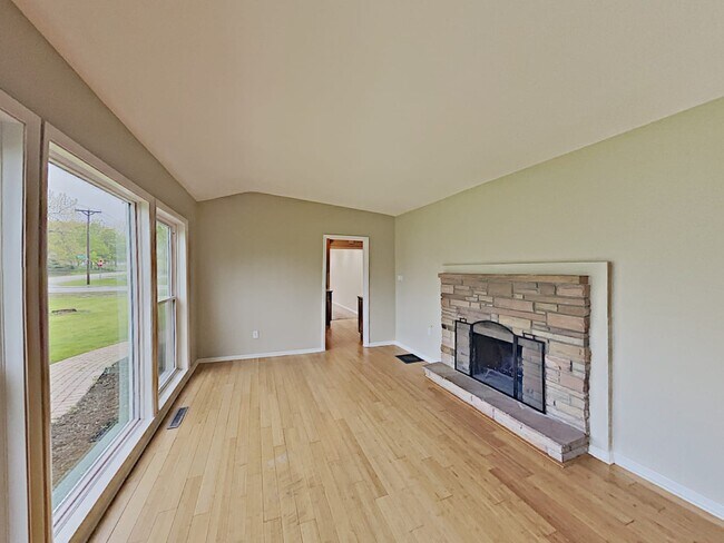 Building Photo - 25W060 Armbrust Ave