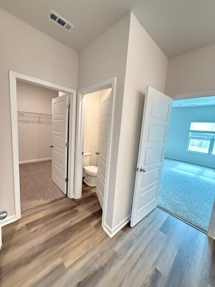 Building Photo - 6151 Feather Wy SE