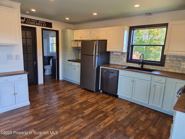 Building Photo - 2129 Bethany Turnpike