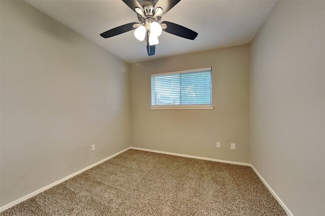 Building Photo - 10002 Peachridge Dr