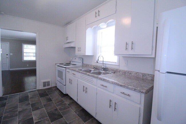 Building Photo - 2 Bedroom 1 Bath Home In Waldo