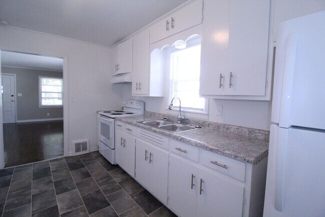 Building Photo - 305 E 78th Terrace