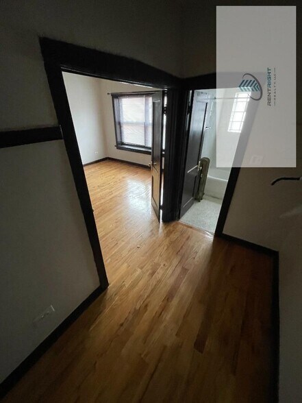 Building Photo - 4019 W Irving Park Rd