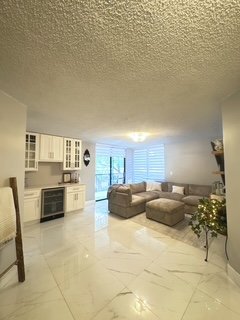 Building Photo - 10451 W Broward Blvd