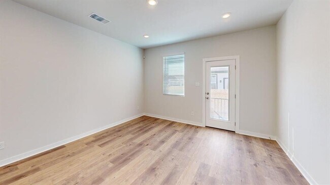 Building Photo - 201 Firefox Wy