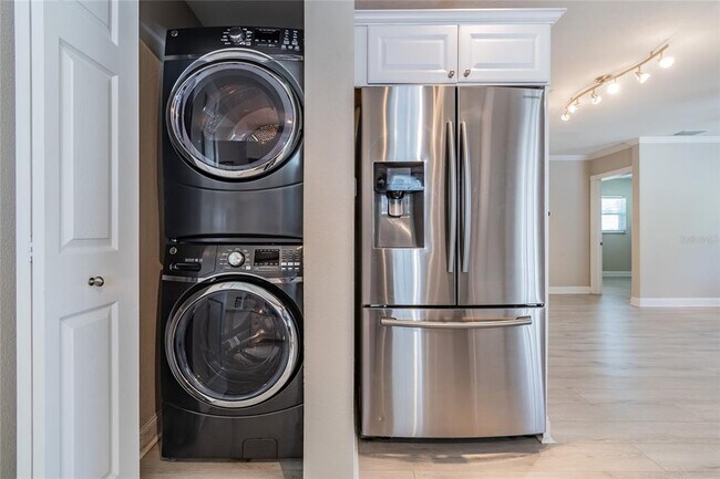 Building Photo - 4106 W Carmen St