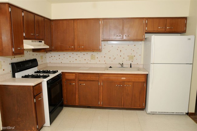 Building Photo - 2171 Vernon Dr