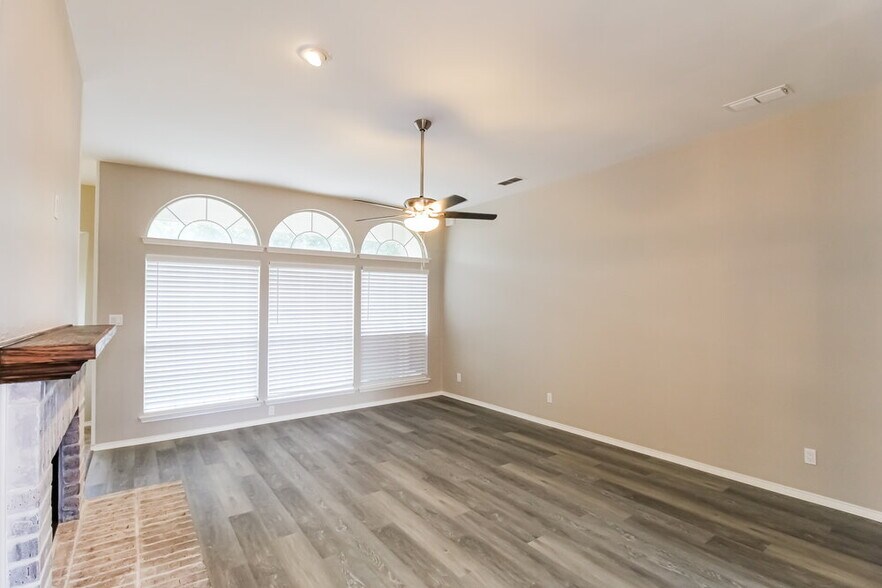 Building Photo - 1615 Barclay Dr