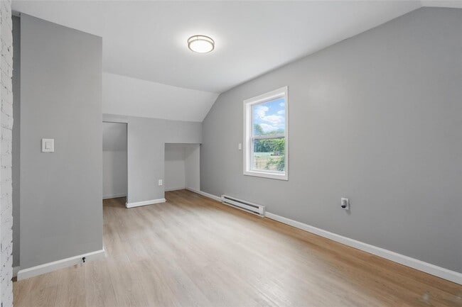 Building Photo - 809 Broadway