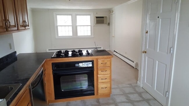 Building Photo - 160 Tyngsboro Rd