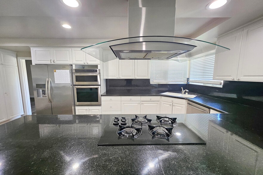 Building Photo - 23526 Dolorosa St