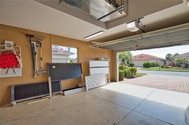 Building Photo - 482 Montelluna Dr