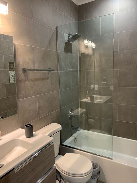 Building Photo - 10902 NW 83rd St