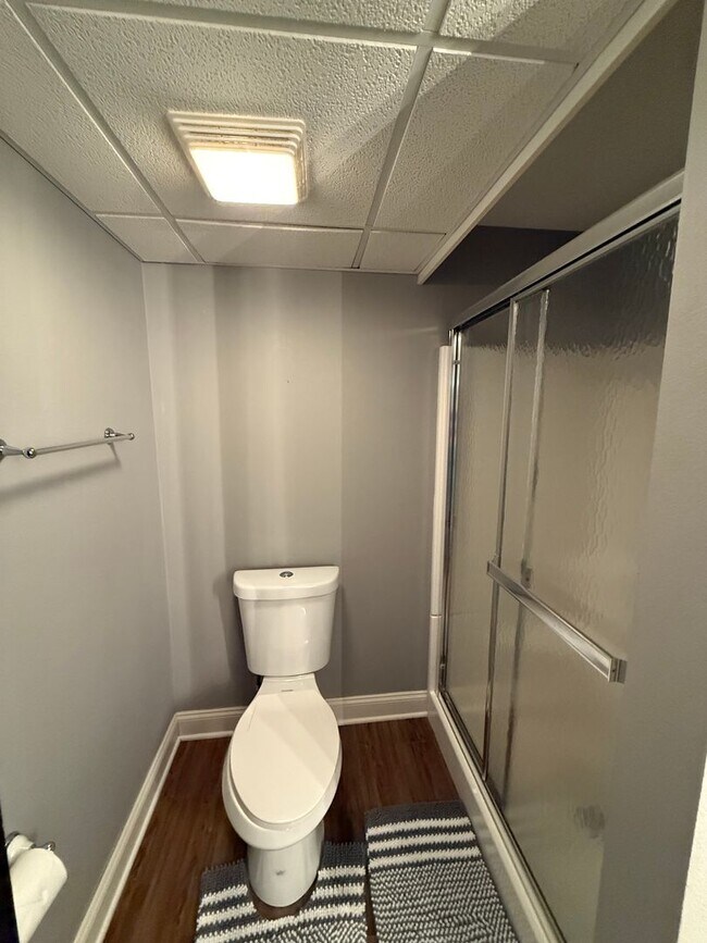 Building Photo - Beautiful 2-Bed, 3.5-Bath - Furnished Townhome - Now Offering a $500 Move-In Incentive — Ask for ...