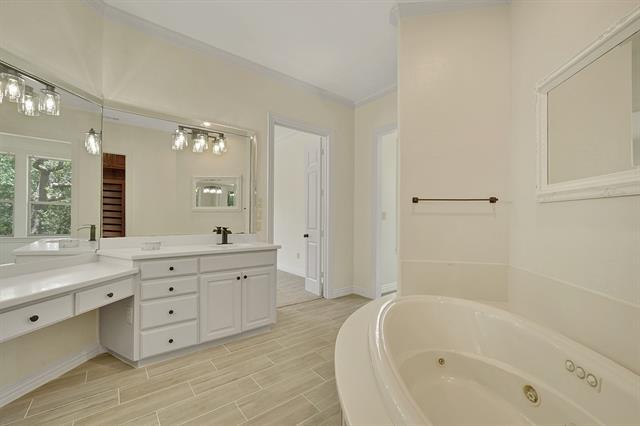 Building Photo - 10111 Bluffview Cir