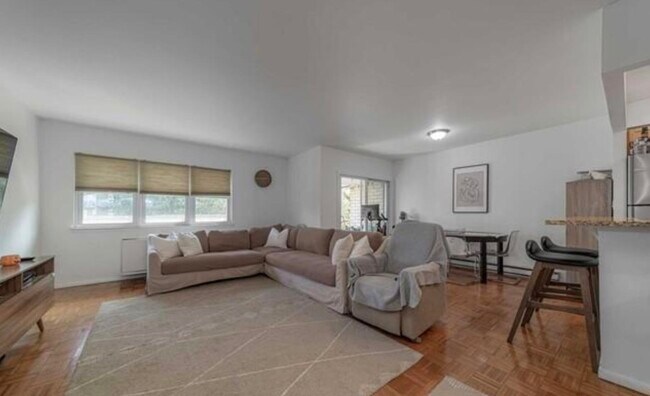 Building Photo - 1111 River Rd