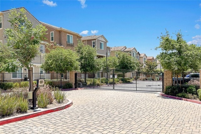 Building Photo - 710 Banyan Wy
