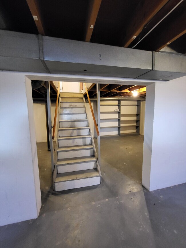 Building Photo - 4720 Esterbrook Rd