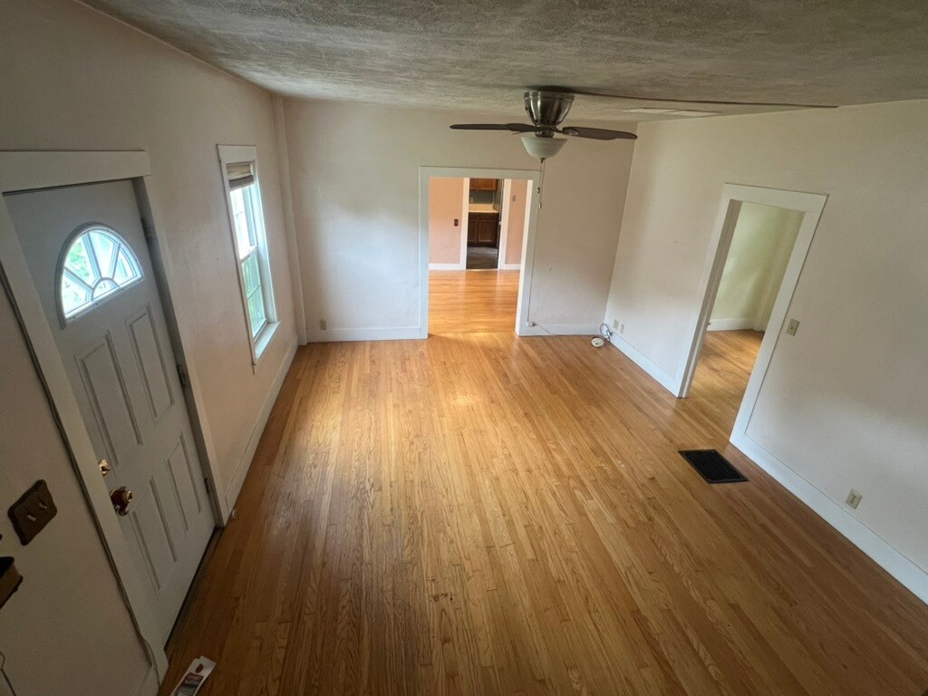 1st floor - 104 Main St