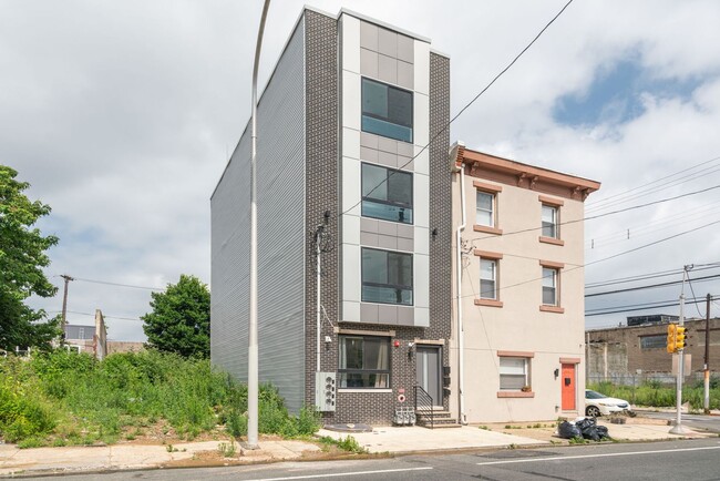 Building Photo - The Residences at Viney House