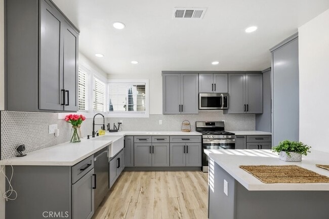 Building Photo - 7726 Blanchard Ave