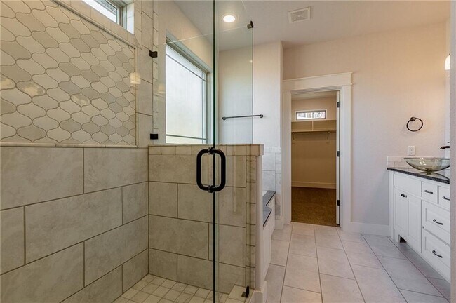 Building Photo - 489 E Ozark View Drive