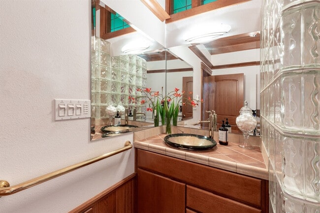 Building Photo - 3202 N 7th St