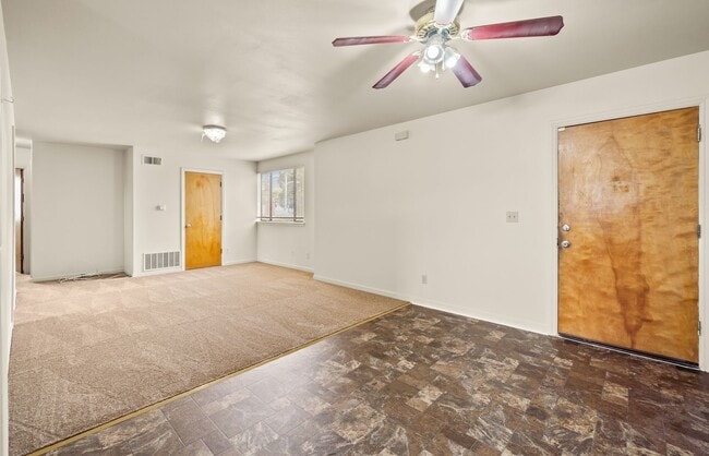 Building Photo - Freshly Updated 3 Bedroom: Utilities Paid,...