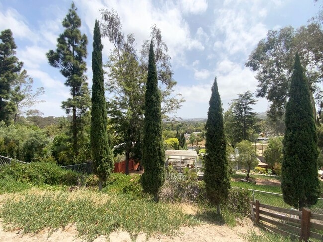 Building Photo - Large Private Yard with View- 1BD/BA ADU