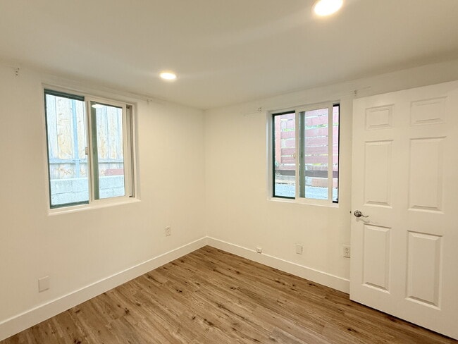 Building Photo - 3 BR / 2 BA Completely Remodeled Home