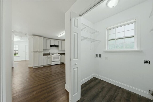 Building Photo - 226 Thornton St SW
