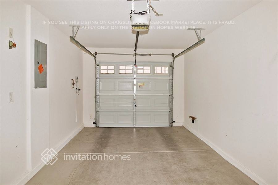 Building Photo - 553 Port Talbot Ave